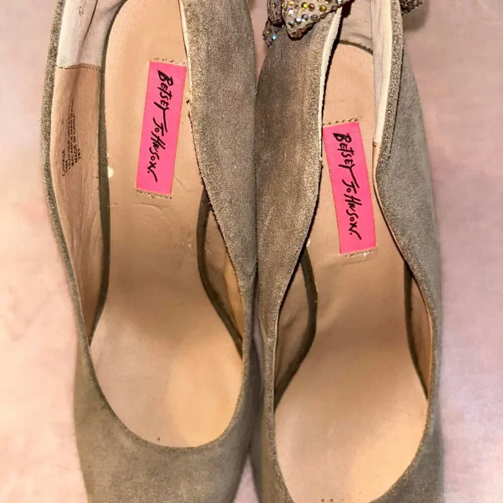 Betsey Johnson taupe colored suede‎ wedges size 10